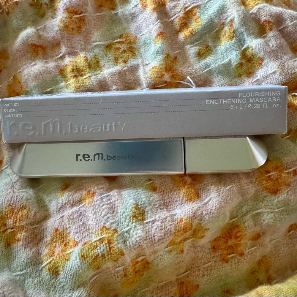 r.e.m. beauty Lengthening Mascara